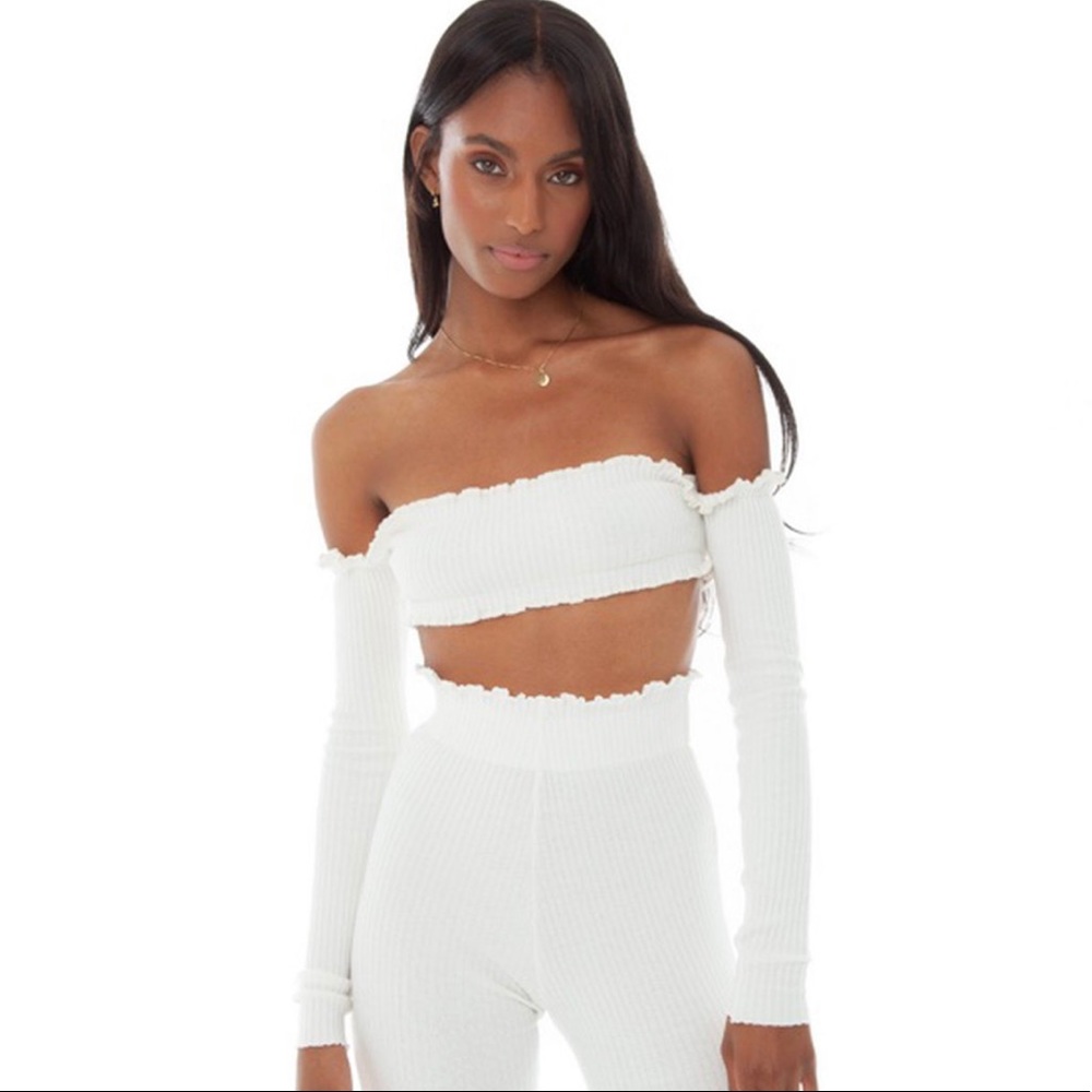 Are You Am I Tiiu Top